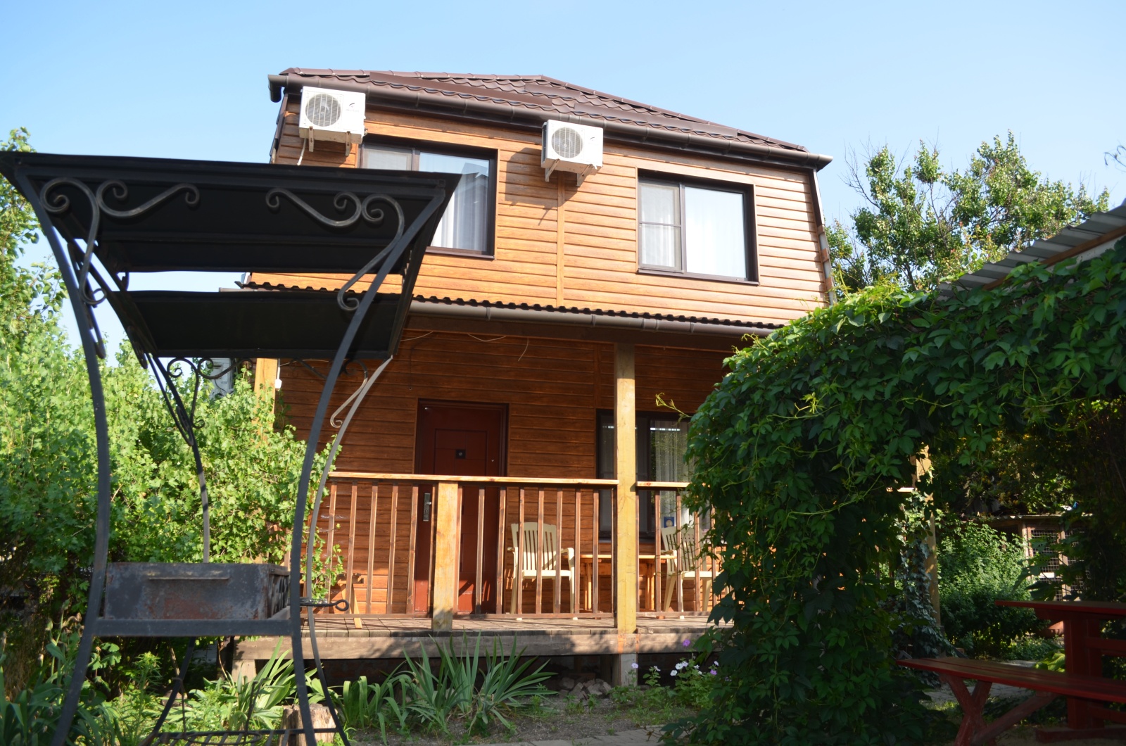 Wooden House: Краснодарский край, Ейск, улица Кухаренко, 52 по цене от 5000  руб за сутки, артикул 2065390